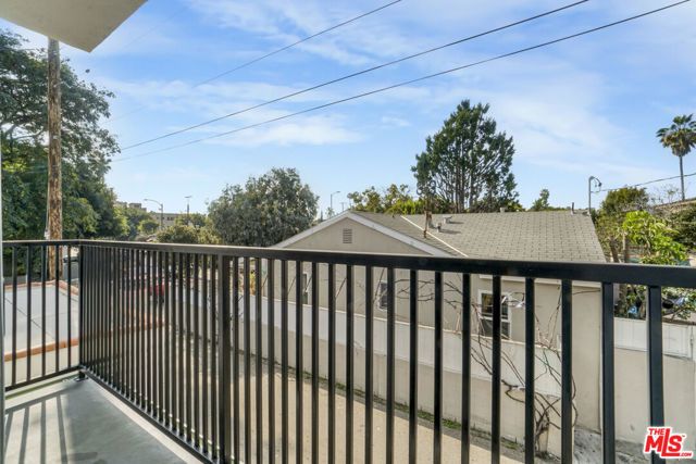2057 S Garth Avenue, Los Angeles, CA 90034