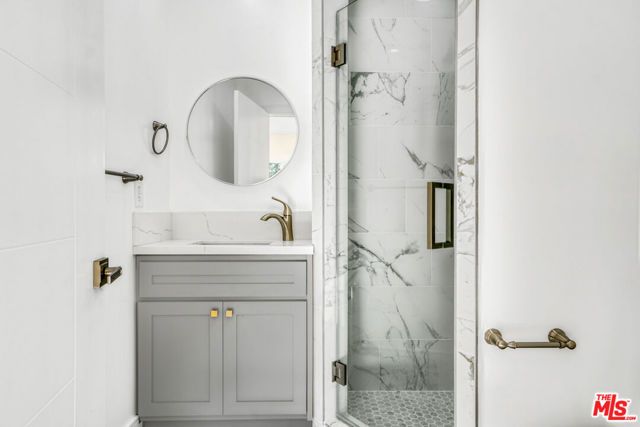 2057 S Garth Avenue, Los Angeles, CA 90034