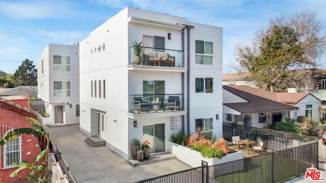 2057 S Garth Avenue, Los Angeles, CA 90034