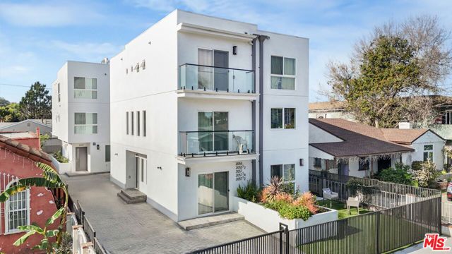 2057 S Garth Avenue, Los Angeles, CA 90034