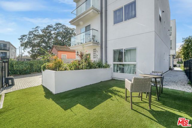 2057 S Garth Avenue, Los Angeles, CA 90034