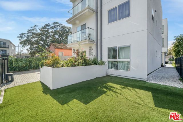 2057 S Garth Avenue, Los Angeles, CA 90034