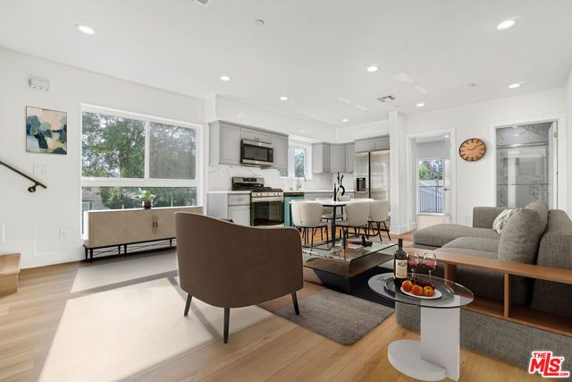 2057 S Garth Avenue, Los Angeles, CA 90034