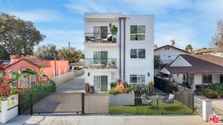 2057 S Garth Avenue, Los Angeles, CA 90034