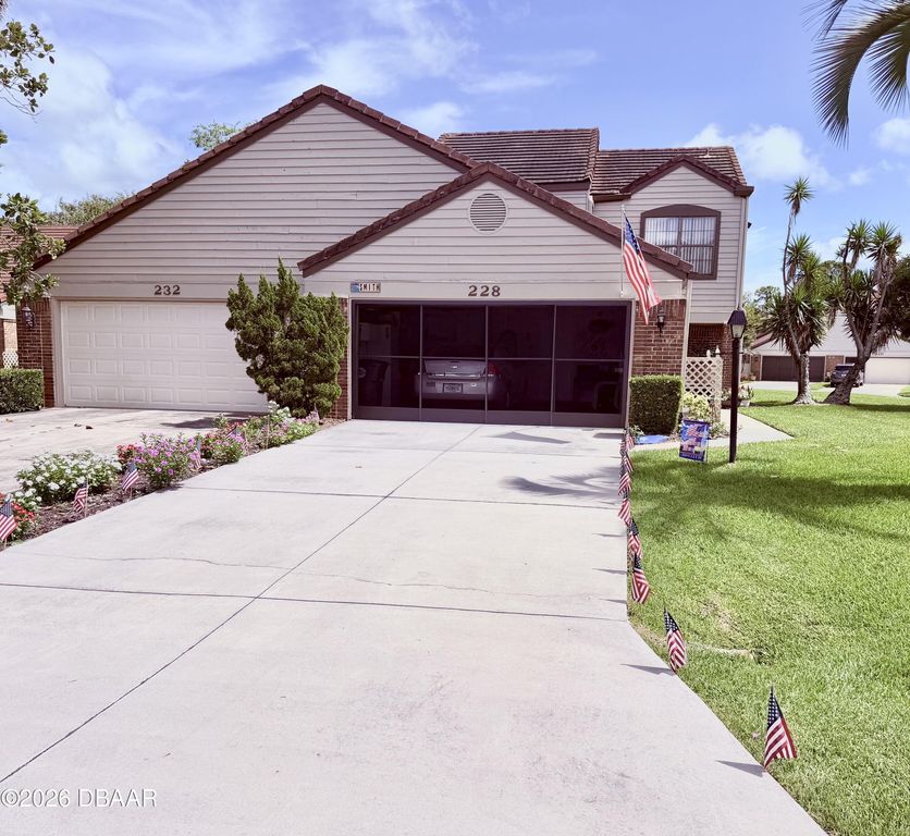 228 Palm Sparrow Court, Daytona Beach, FL 32119
