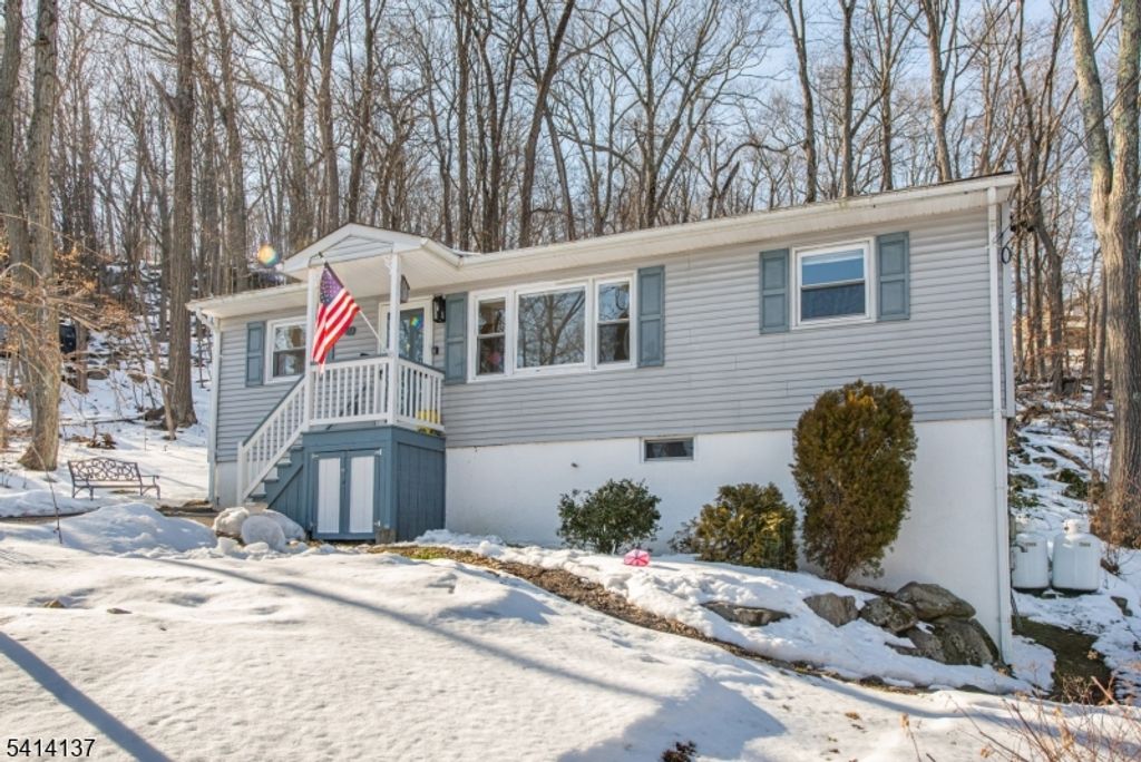 17 Valley View Rd, Vernon Twp., NJ 07462