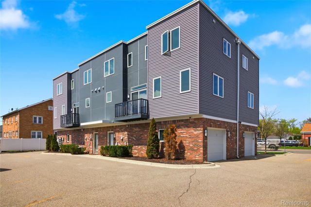 4221 W 14 Mile Road, Royal Oak, MI 48073