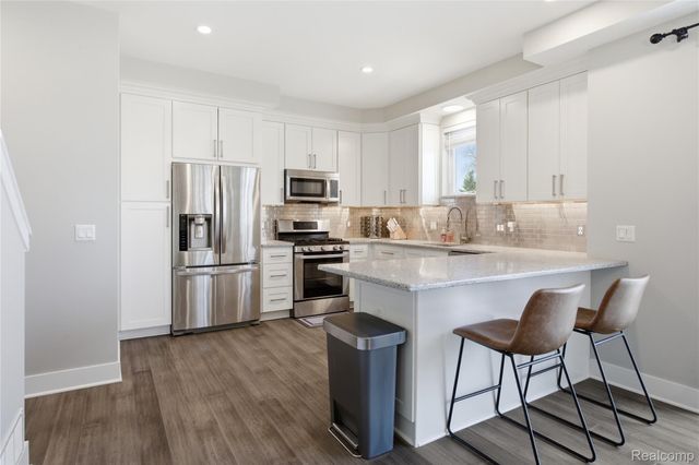 4221 W 14 Mile Road, Royal Oak, MI 48073