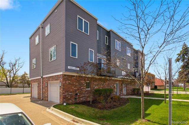 4221 W 14 Mile Road, Royal Oak, MI 48073