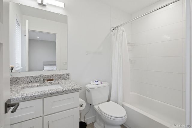 4221 W 14 Mile Road, Royal Oak, MI 48073