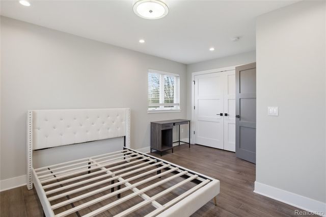 4221 W 14 Mile Road, Royal Oak, MI 48073