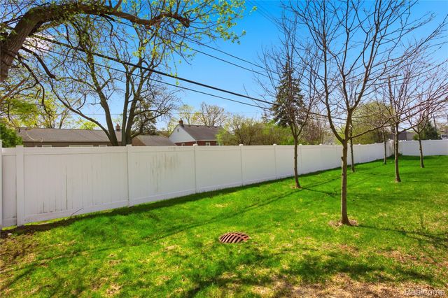 4221 W 14 Mile Road, Royal Oak, MI 48073