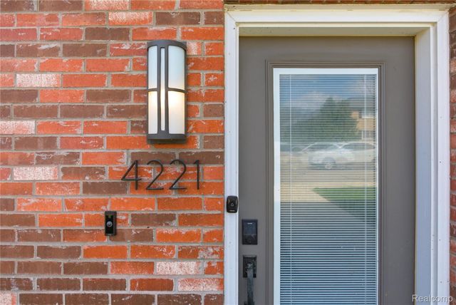 4221 W 14 Mile Road, Royal Oak, MI 48073