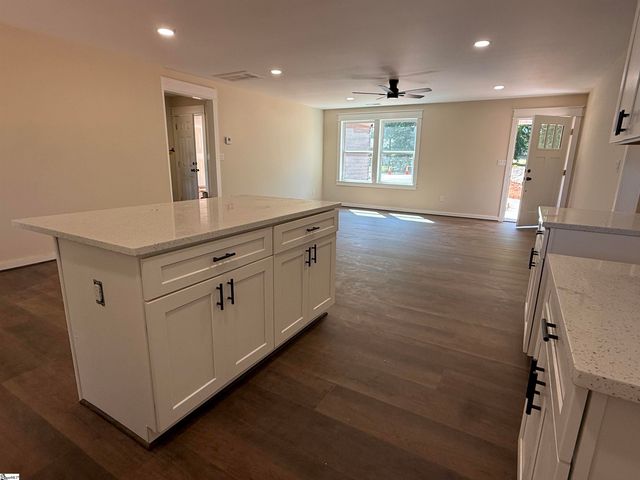 110 Friendly Street, Fountain Inn, SC 29644