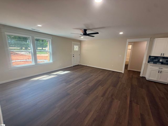 110 Friendly Street, Fountain Inn, SC 29644