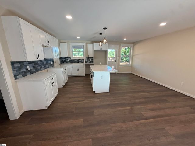 110 Friendly Street, Fountain Inn, SC 29644