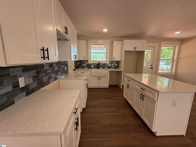 110 Friendly Street, Fountain Inn, SC 29644