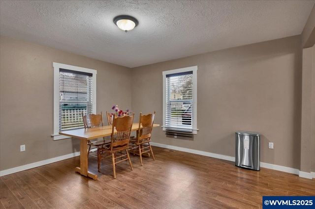 515 Norway St, Silverton, OR 97381