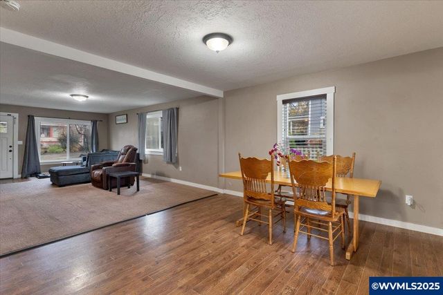 515 Norway St, Silverton, OR 97381