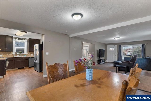 515 Norway St, Silverton, OR 97381