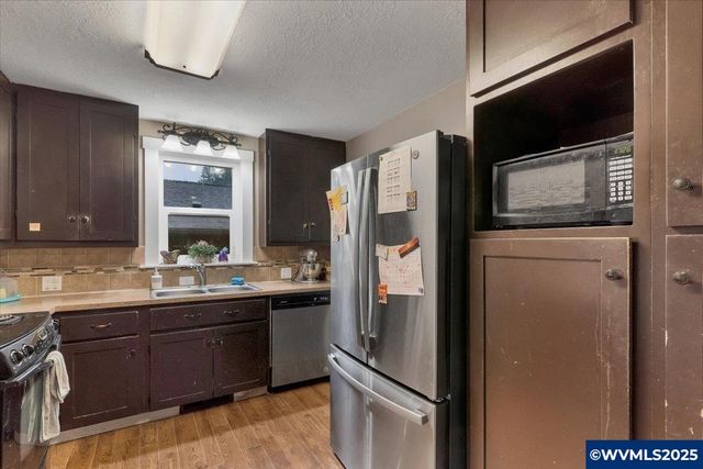 515 Norway St, Silverton, OR 97381