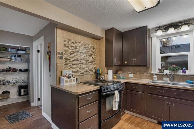 515 Norway St, Silverton, OR 97381