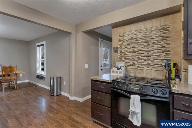 515 Norway St, Silverton, OR 97381