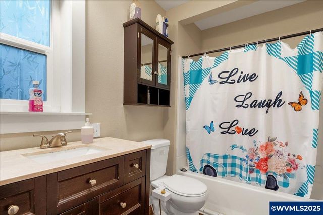 515 Norway St, Silverton, OR 97381