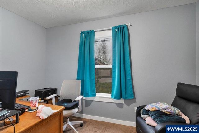 515 Norway St, Silverton, OR 97381