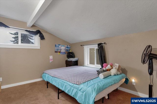 515 Norway St, Silverton, OR 97381