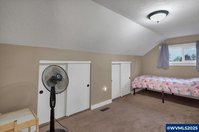 515 Norway St, Silverton, OR 97381