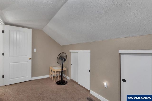 515 Norway St, Silverton, OR 97381