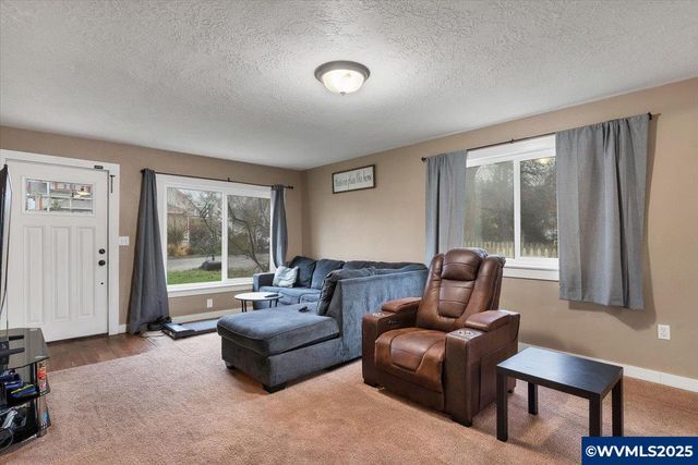 515 Norway St, Silverton, OR 97381