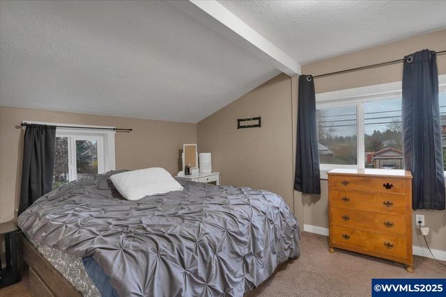 515 Norway St, Silverton, OR 97381