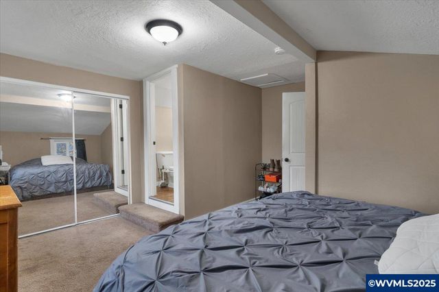 515 Norway St, Silverton, OR 97381