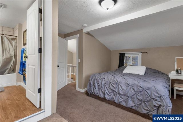 515 Norway St, Silverton, OR 97381