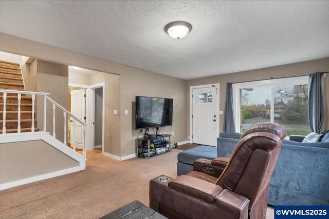 515 Norway St, Silverton, OR 97381