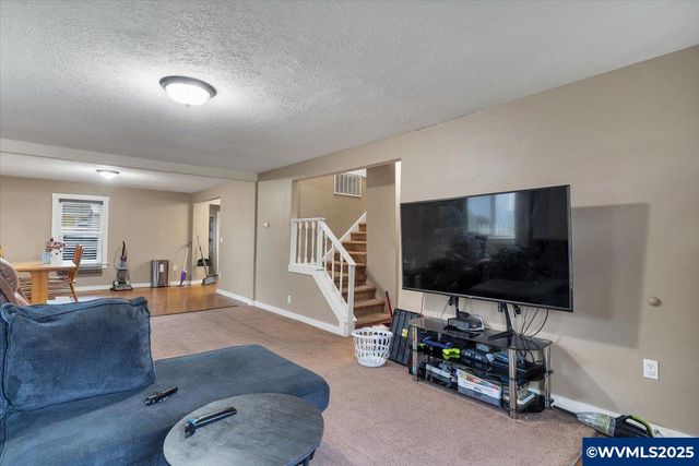 515 Norway St, Silverton, OR 97381