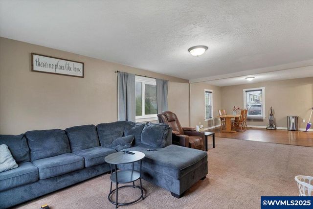 515 Norway St, Silverton, OR 97381