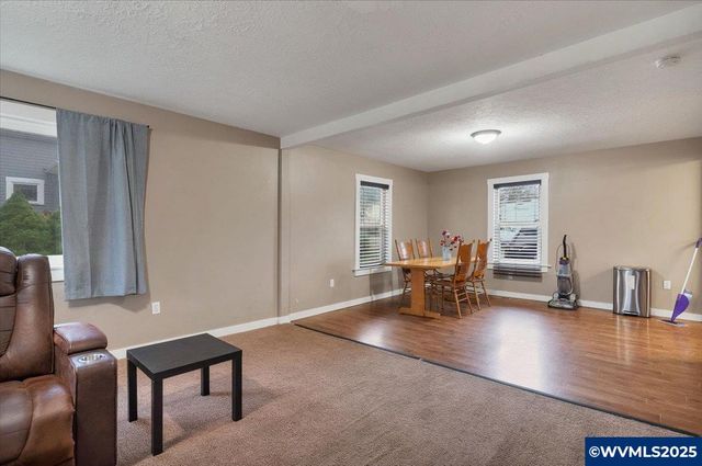 515 Norway St, Silverton, OR 97381