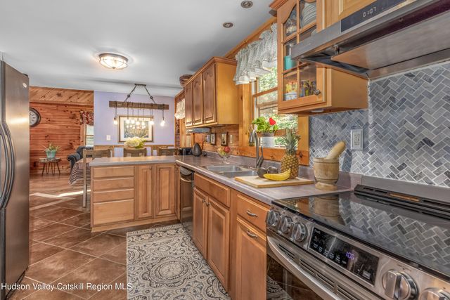 18 Rousner Lane, New Paltz, NY 12561