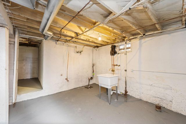 1651 Thomas Avenue N, Minneapolis, MN 55411