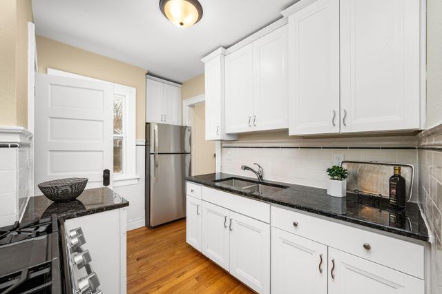 1651 Thomas Avenue N, Minneapolis, MN 55411