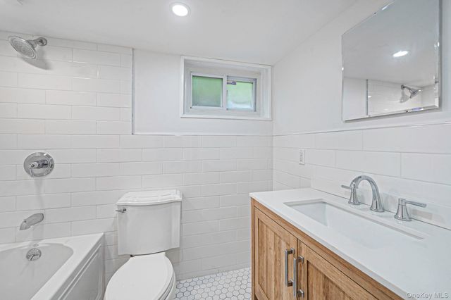 2386 New York Avenue 2, Huntington, NY 11746