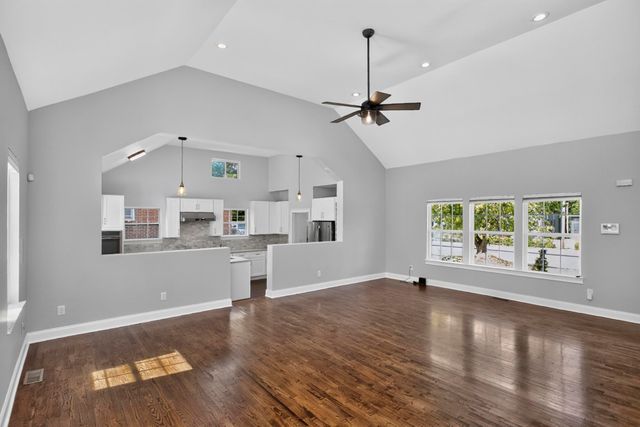 541 Harding Pl, Nashville, TN 37211