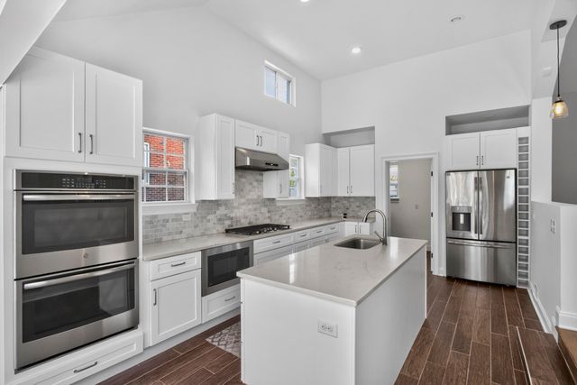 541 Harding Pl, Nashville, TN 37211