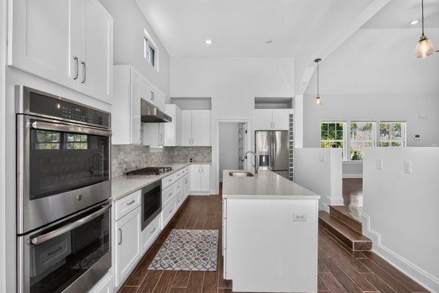 541 Harding Pl, Nashville, TN 37211
