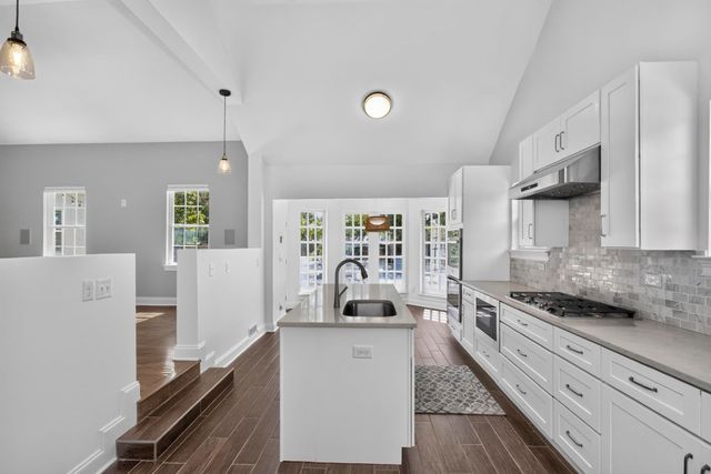 541 Harding Pl, Nashville, TN 37211
