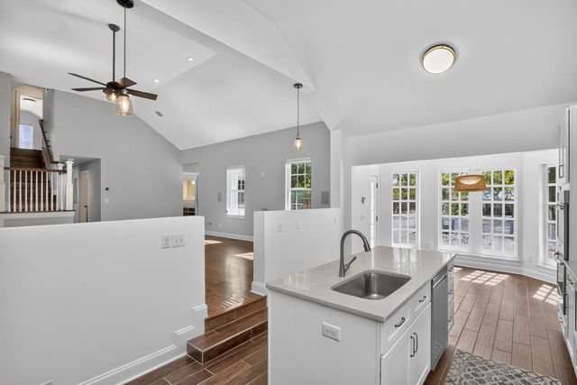 541 Harding Pl, Nashville, TN 37211