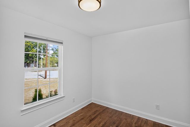 541 Harding Pl, Nashville, TN 37211